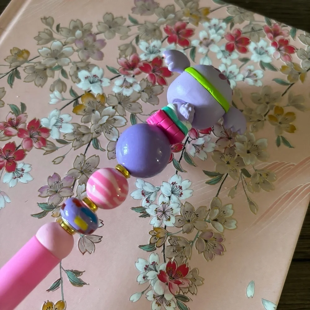 Disney Doorables: Winnie the Pooh: Lumpy roller skates handmade beaded pen